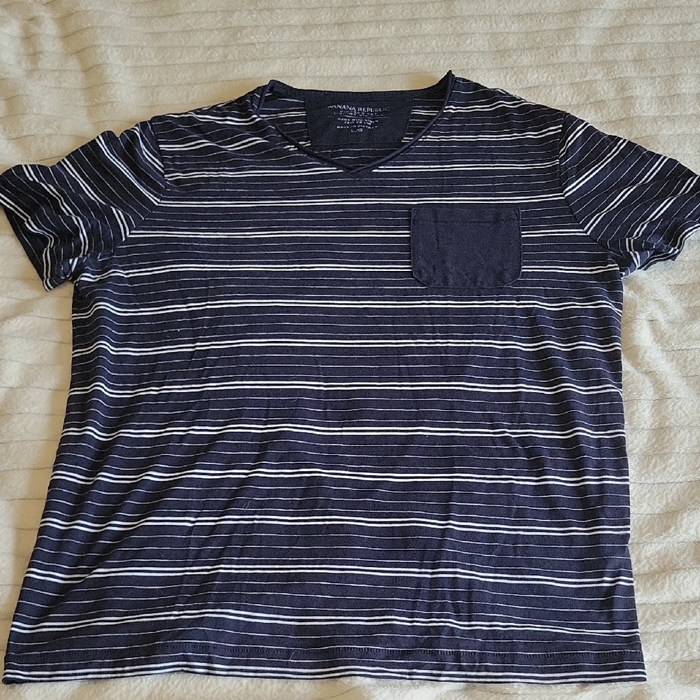 Banana Republic Men's Navy and White Striped Tee